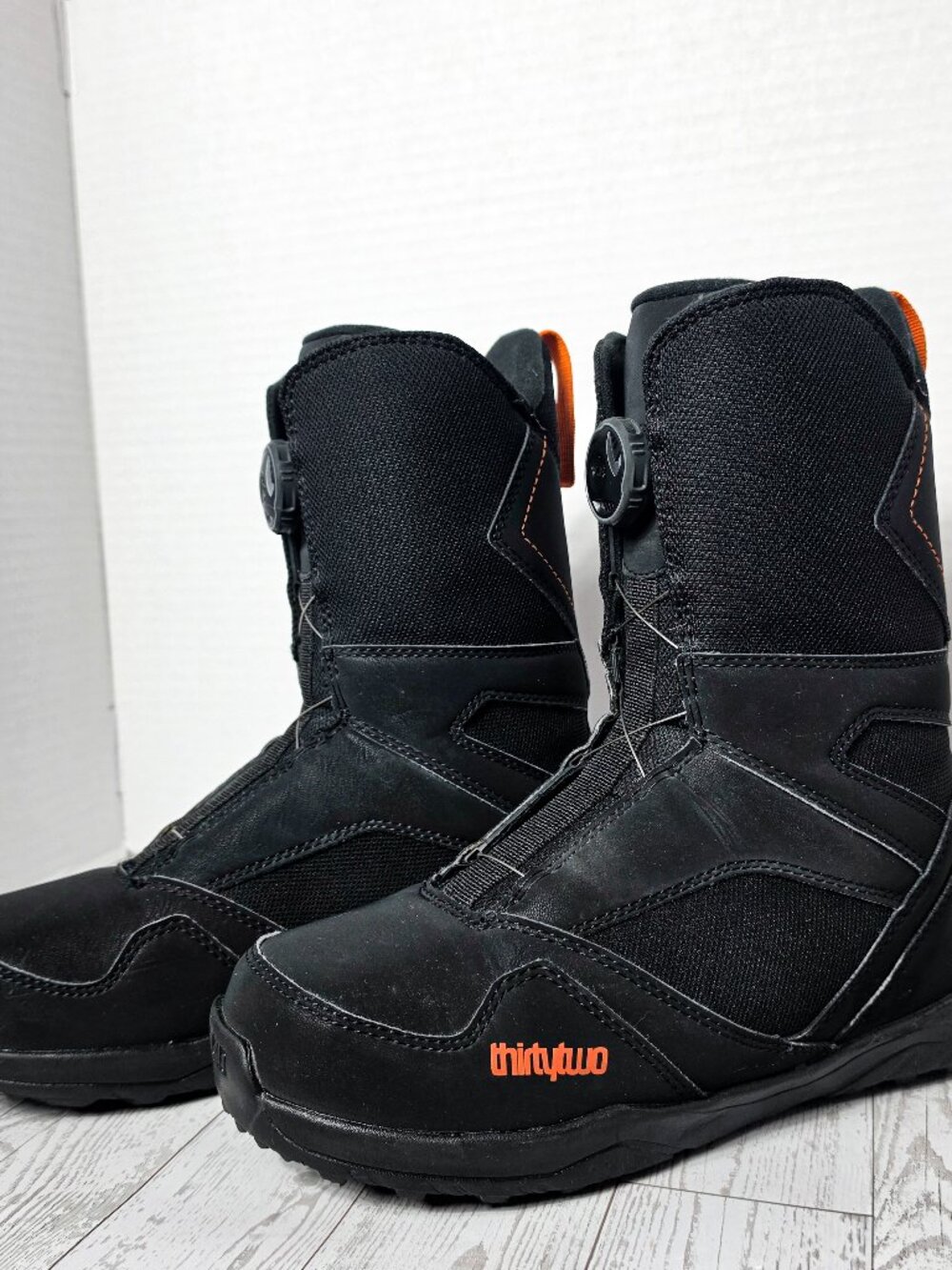 ThirtyTwo Kids Snowboard Boots size 6 BOA Winter Sports Black Orange GREAT